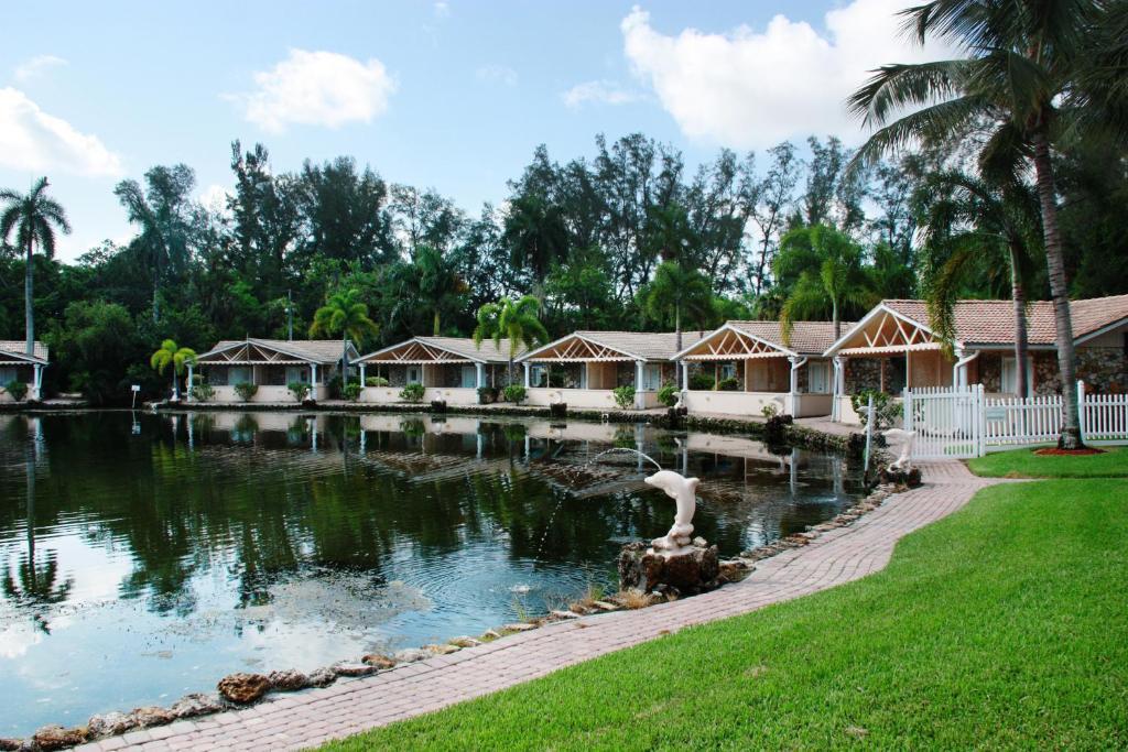 Rock Lake Not Open Due To Hurricane Damages Otel Fort Myers Dış mekan fotoğraf