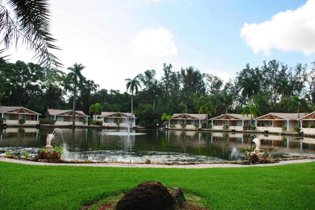 Rock Lake Not Open Due To Hurricane Damages Otel Fort Myers Dış mekan fotoğraf
